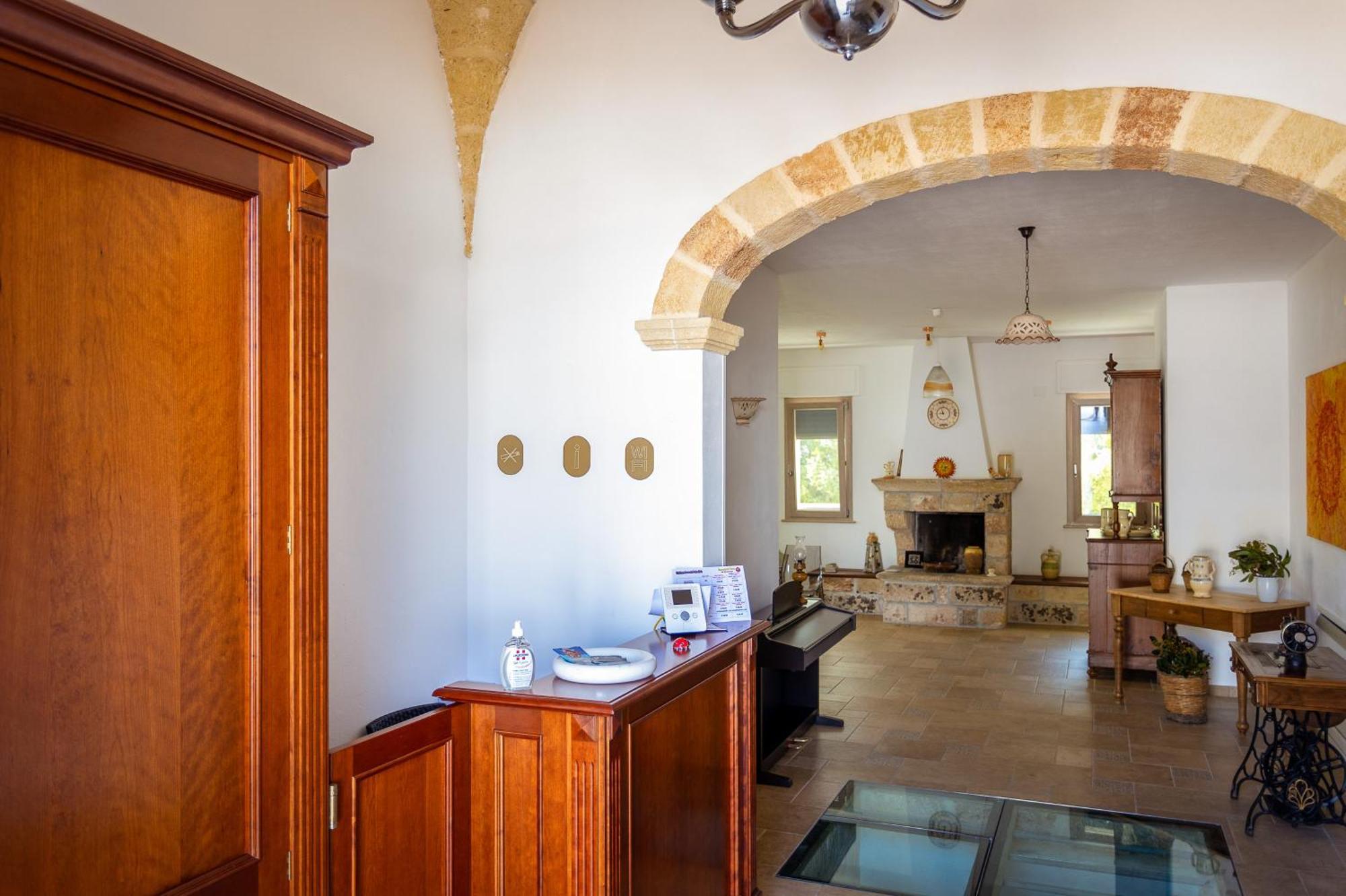 Villa Giardino Delle Zie: Charming Retreat with Half-Board Option Tricase Exterior photo