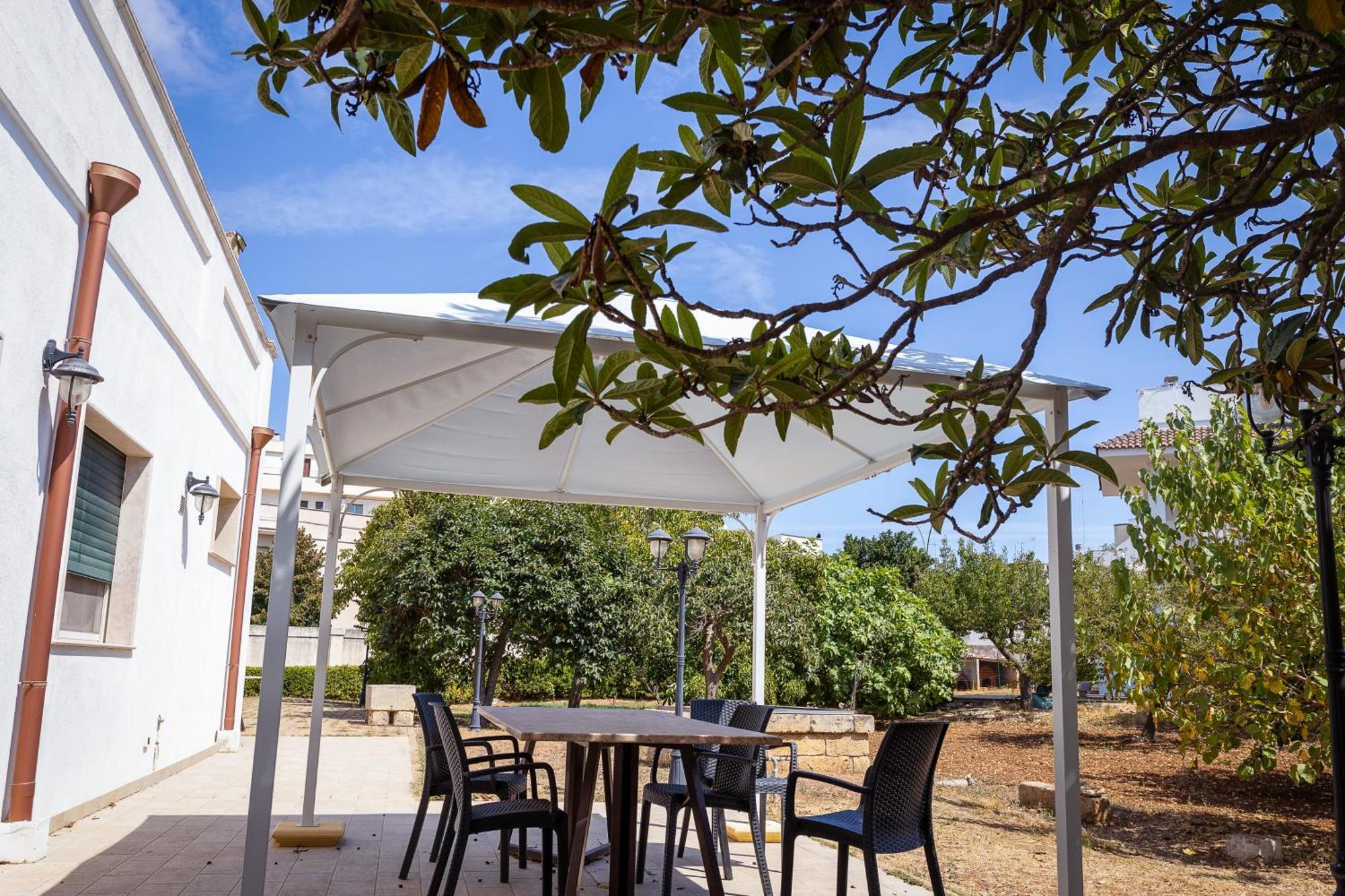 Villa Giardino Delle Zie: Charming Retreat with Half-Board Option Tricase Exterior photo